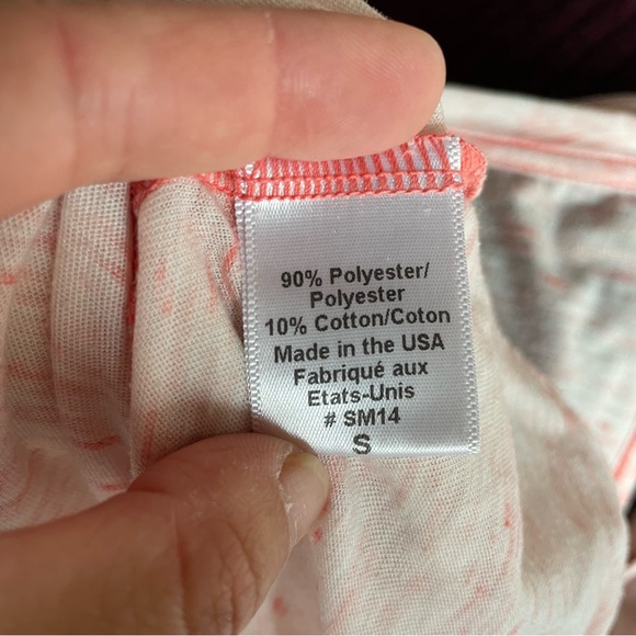 Beyond Yoga teardrop back tee in light neon berry size S small - Picture 9 of 9